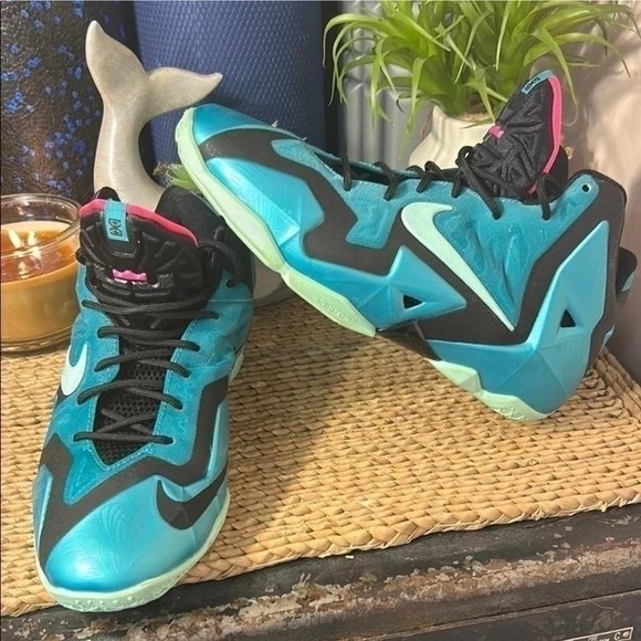 Nike LeBron 11 Gamma Blue Black Pink 621712-400 Youth Size 7Y Basketball Shoes - Picture 8 of 9